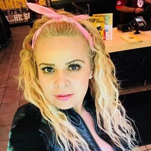 Meet your Posher, Violeta